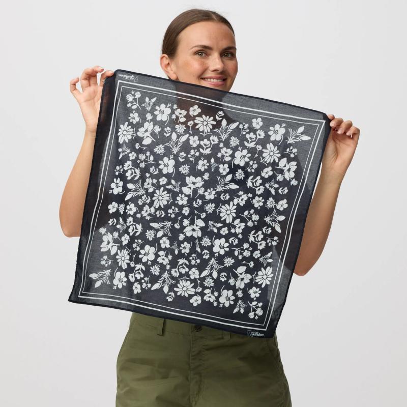 Fjällräven Fjällblomster Bandana Dark Navy - Image 3